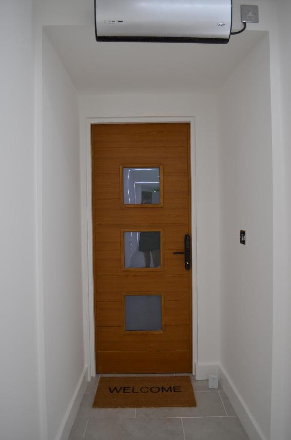 Executive Bright And Airy In Sydenham Apartment
