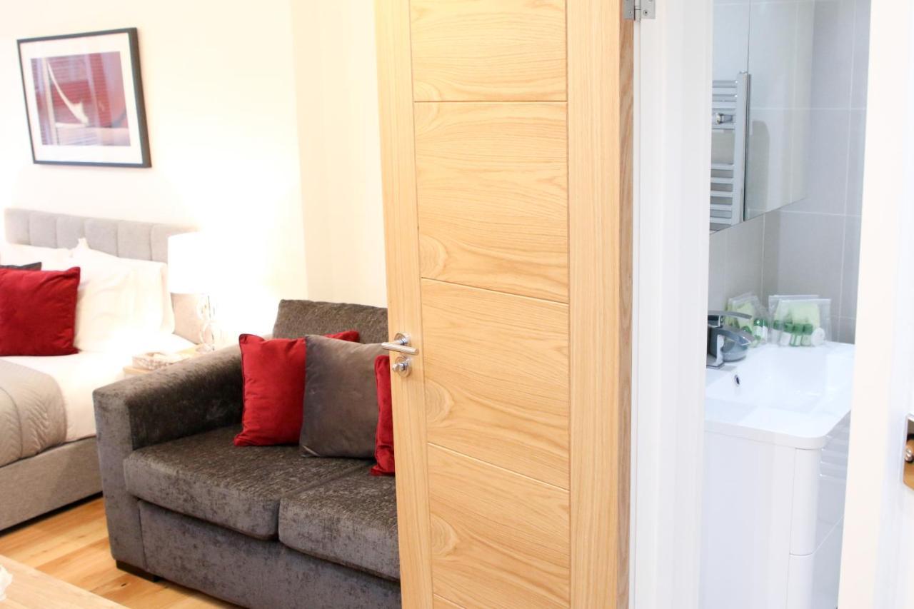 Executive Bright And Airy In Sydenham Apartment