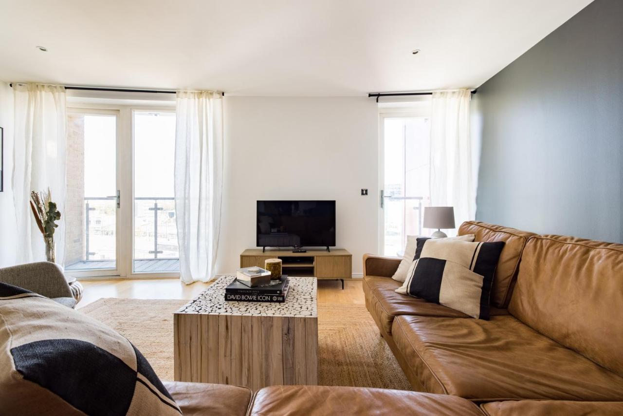 The Nine Elms Lane Arms - Stunning & Bright 2bdr Flat * London
