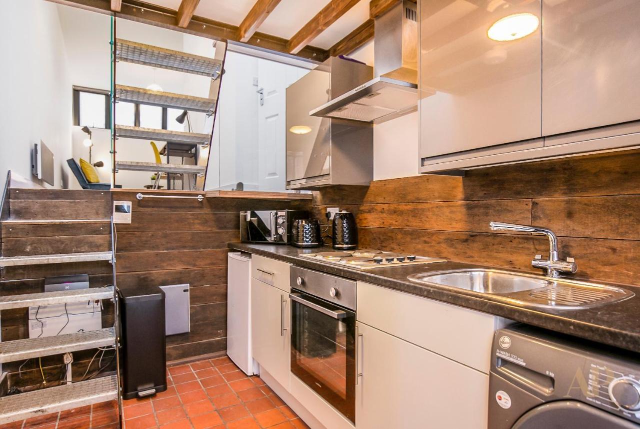 Split Level Studio In Camden *
