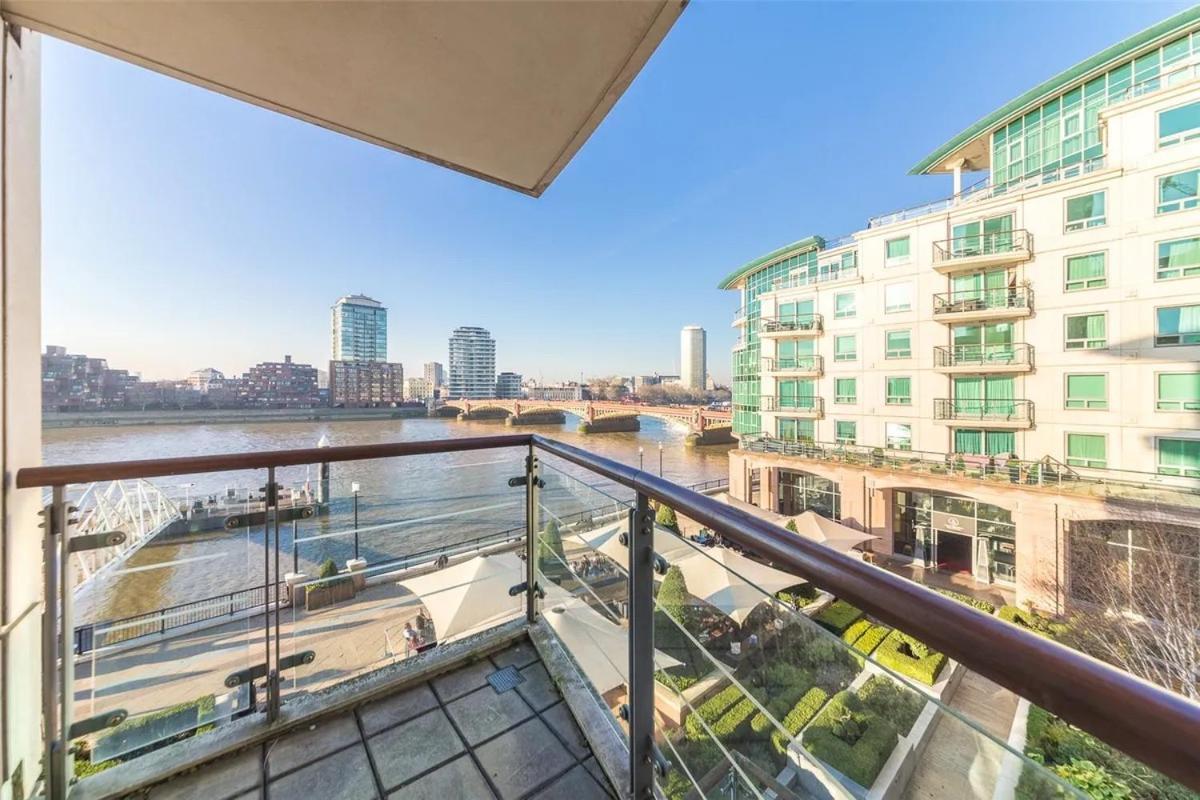 Panoramic Riverside Facing - 2 Bed - 2 Bath - 2 Balconies - In Nine Elms Appartement Londres