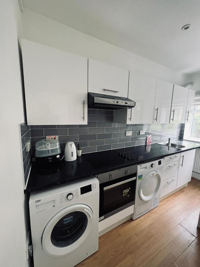Wembley Apartment - 33 Oakington Manor Dr Ha9 6Lu * London