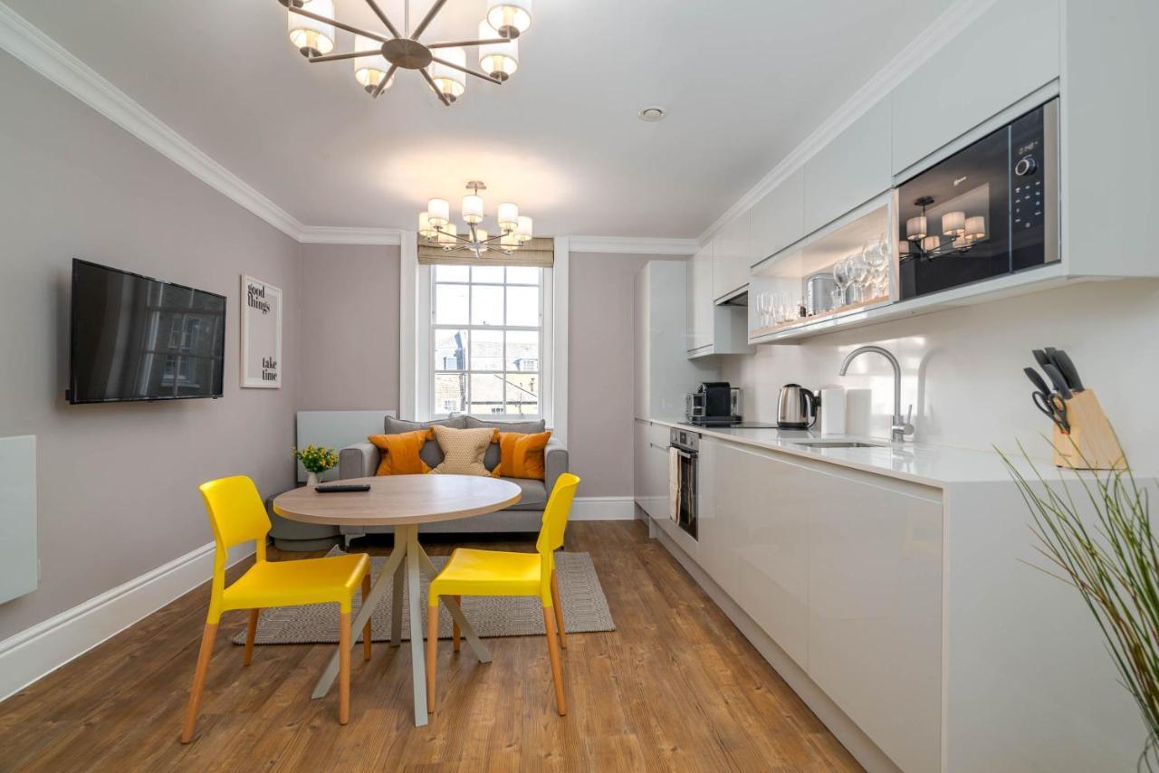 37 Doughty Street - Urban Apartment *