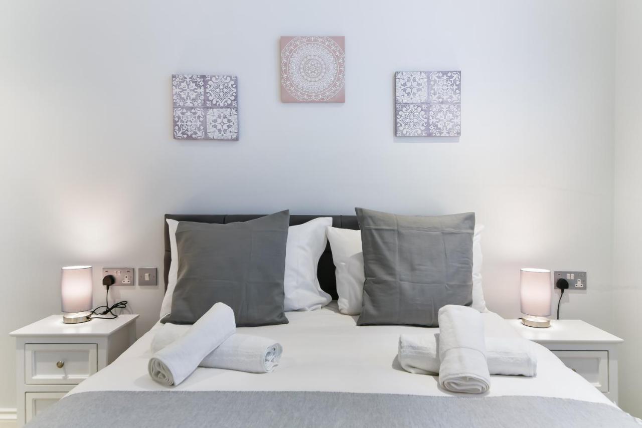 Stunning Hyde Park Apartment