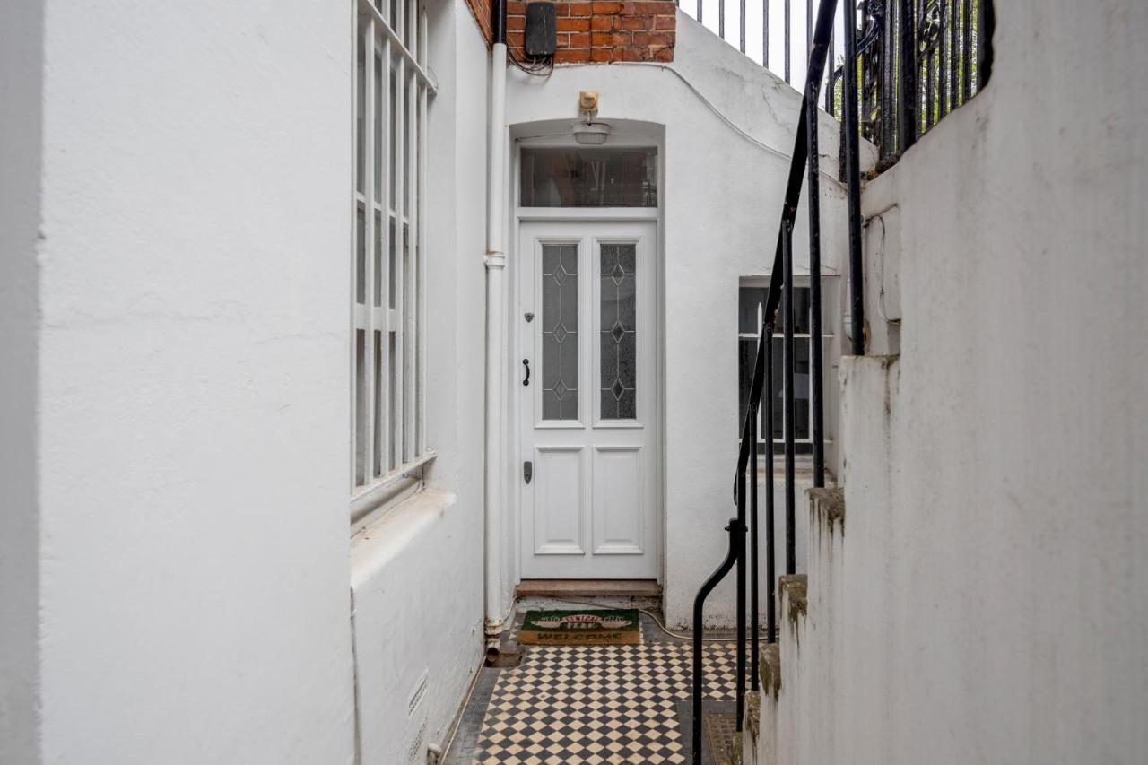 Nevern Square Earl's Court 2 Bed * Londen