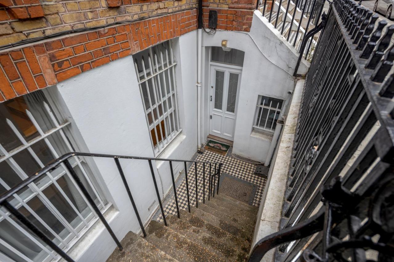Nevern Square Earl's Court 2 Bed * Londen
