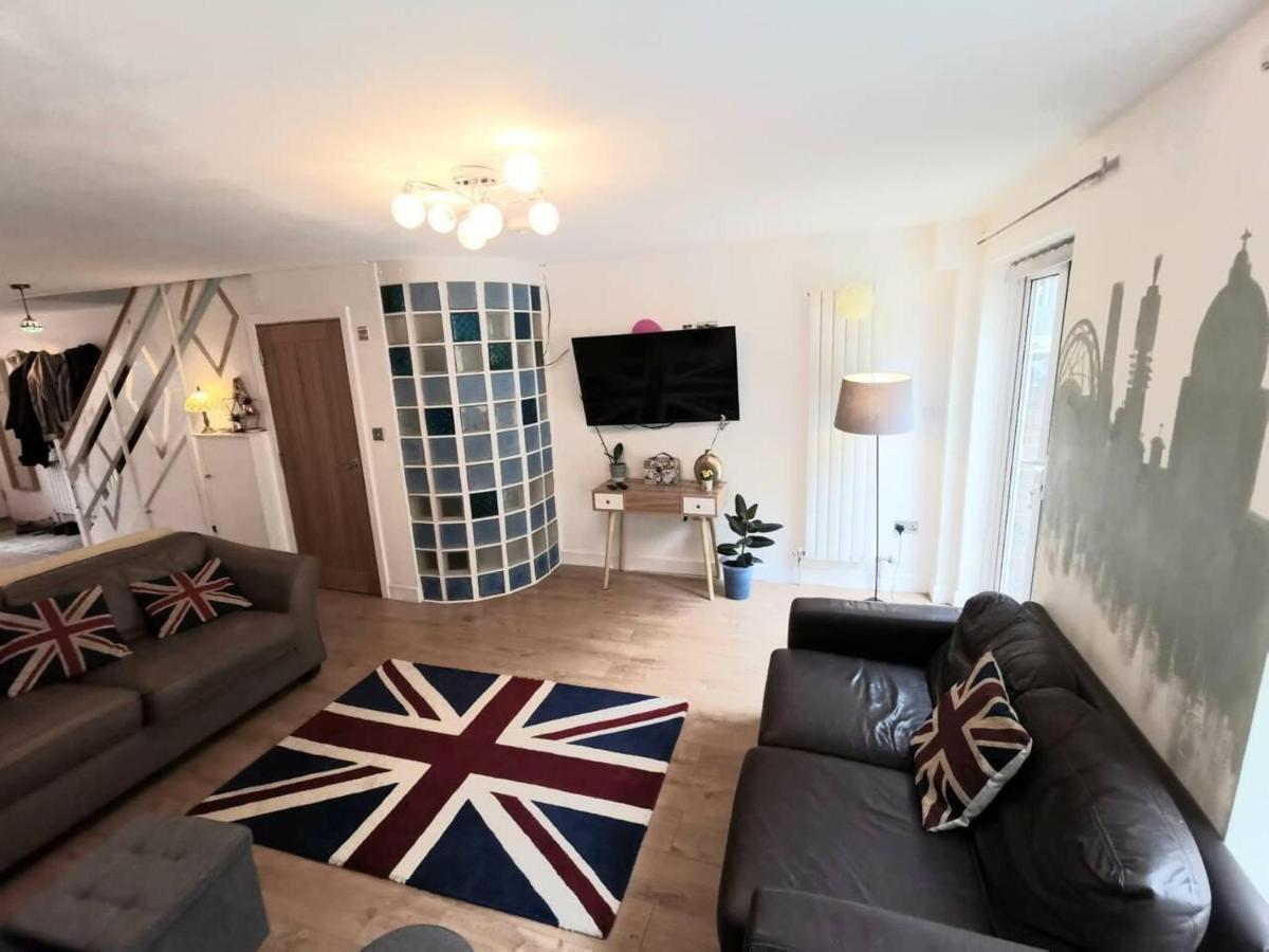 Free Parking - 4 Bed - 3 Bath - Sofa Bed - Digital Lock Entry Hébergement de vacances *