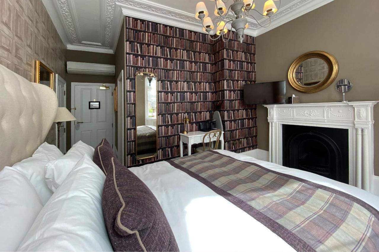 The Clerk & Well Pub And Hotel