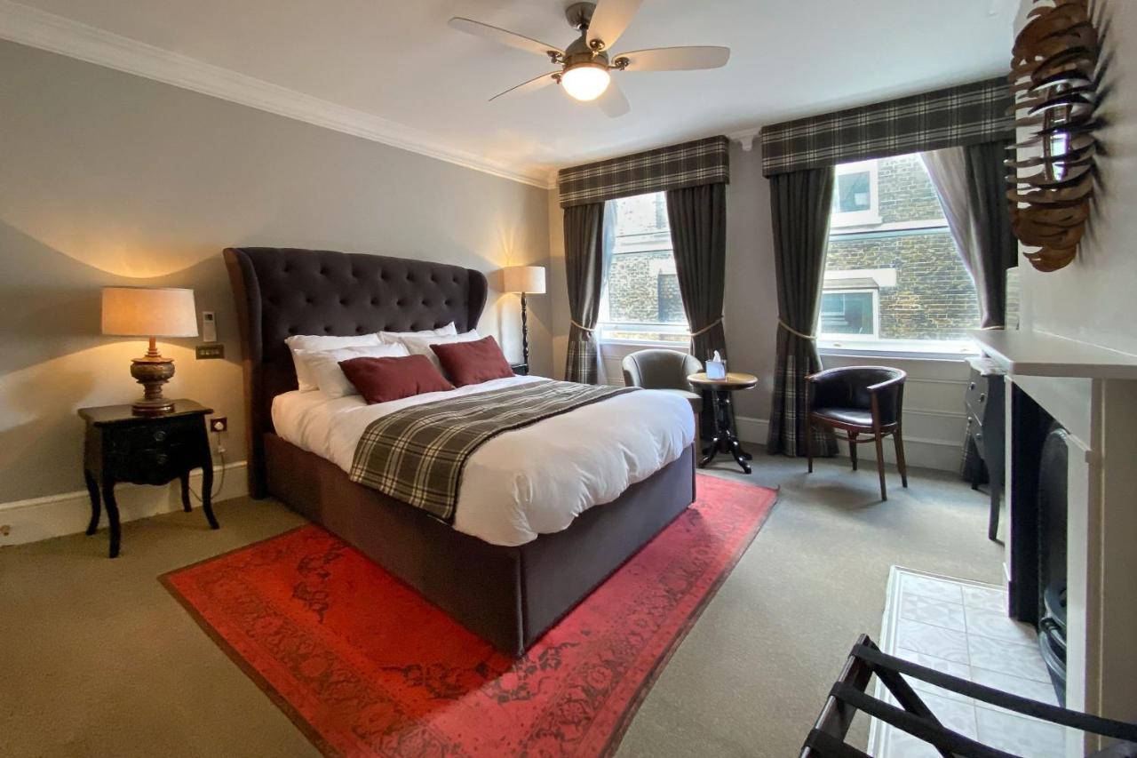The Clerk & Well Pub And Hotel