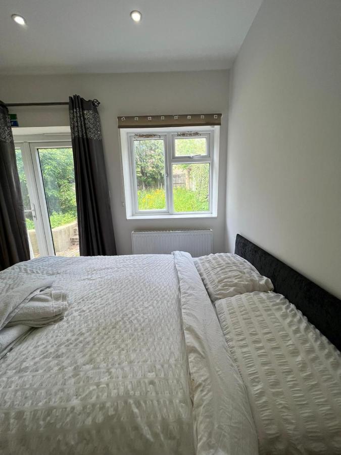 Wembley Apartment - 33 Oakington Manor Dr Ha9 6Lu Apartment London