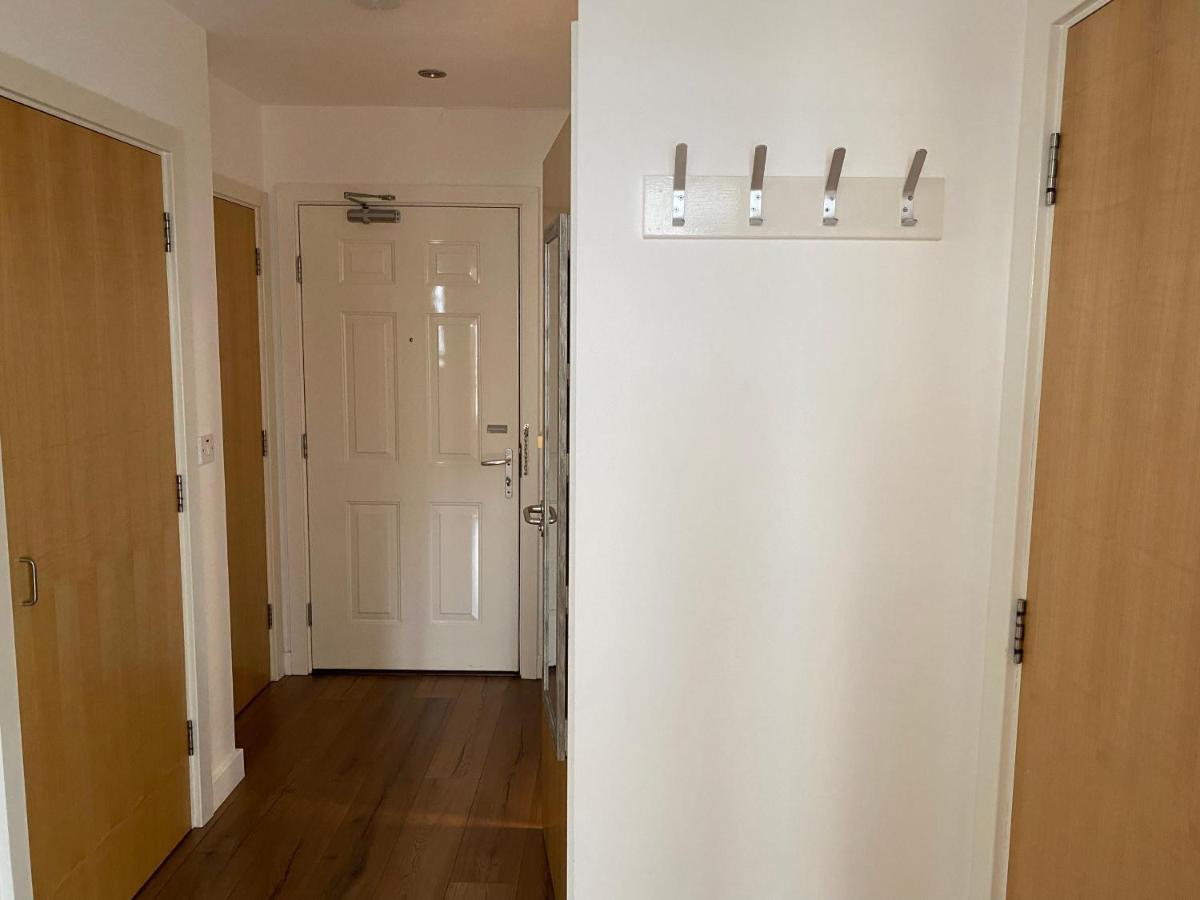 Fast Internet One Bedroom In Greater London, Id Required Londres