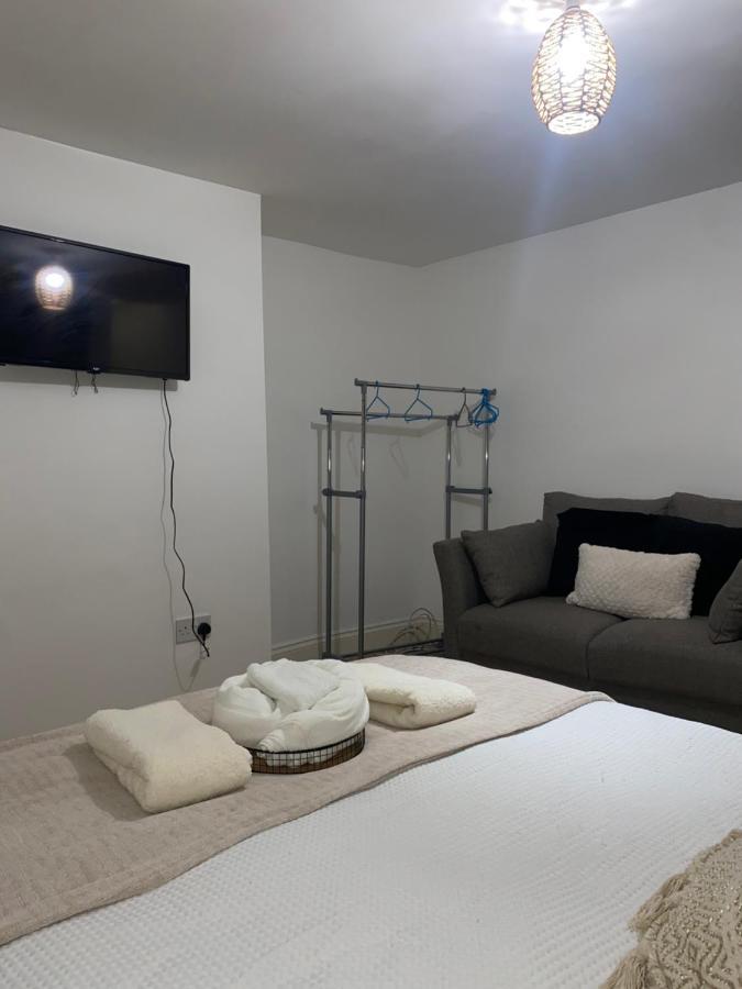 Appartement Large 1 Bed Serviced Apartment In The Town Centre Londen