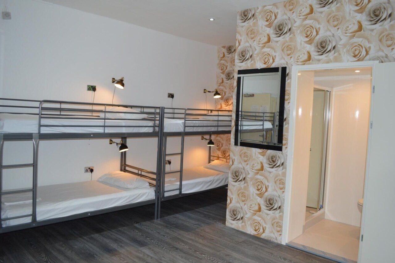 Barkston Earls Court * London