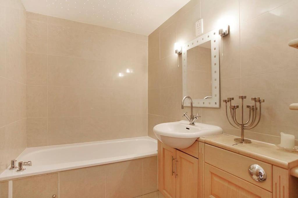 Garden Flat, Wimbledon & Parking, Close To Tennis Apartamento *
