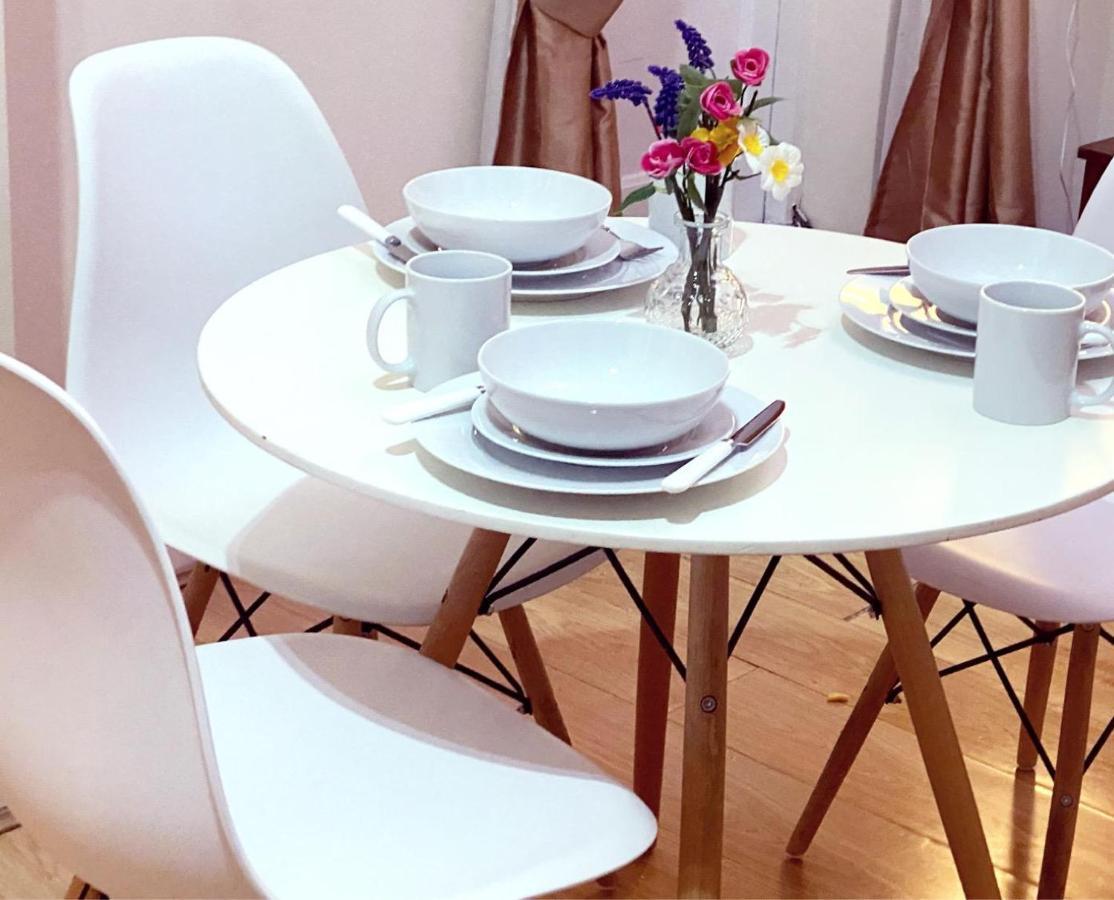 Apartamento Spacious 1-bedroom Flat With Private Balcony, Patio, And Traditional Decor In Prime Chelsea Location *
