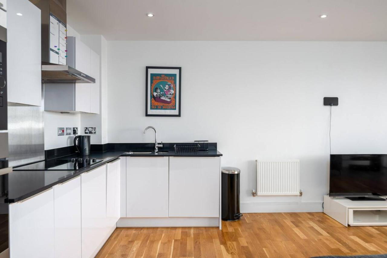 Stunning Riverside View Apartment, Near Canary Wharf & O2 Apartamento Londres