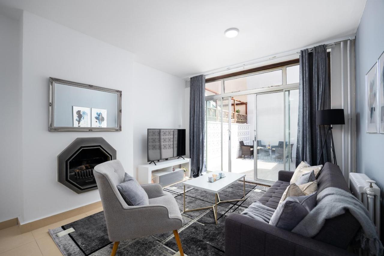 Spacious 4 Bedroom House Next To Kensington Palace *