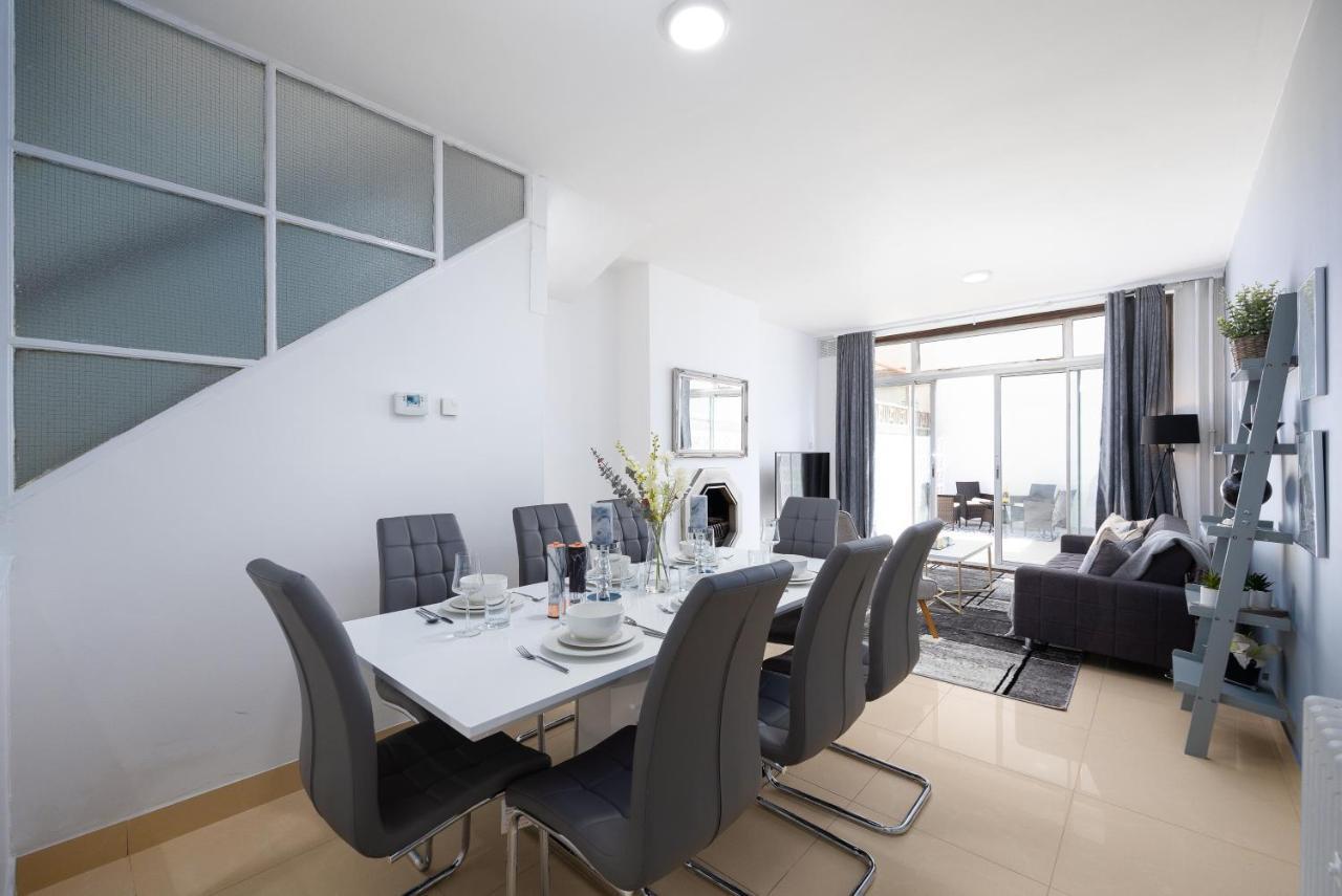 Spacious 4 Bedroom House Next To Kensington Palace Apartment