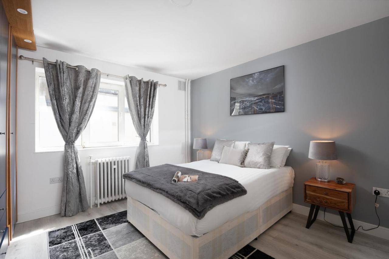 Spacious 4 Bedroom House Next To Kensington Palace Apartment London