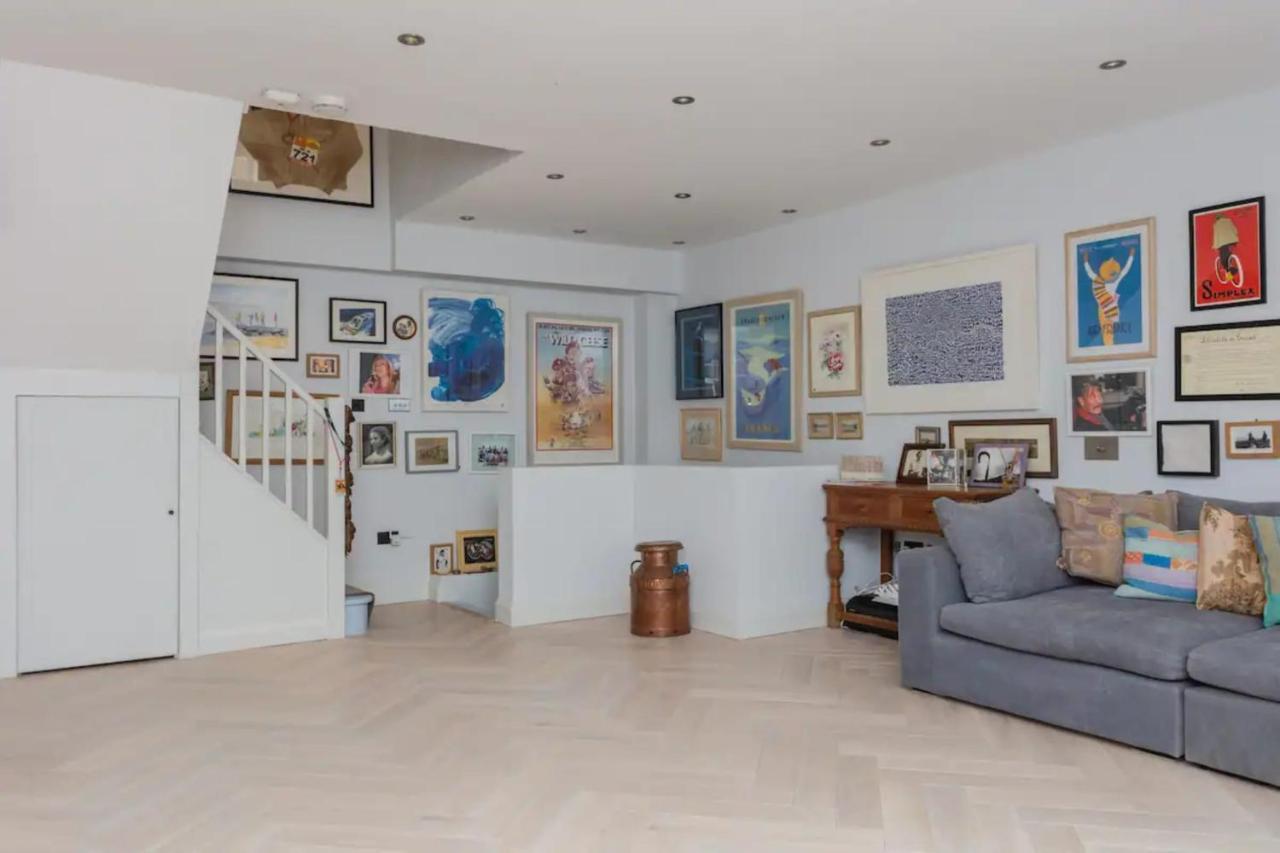 Contemporary 2 Bedroom House In Vibrant Shepherds Bush Londres