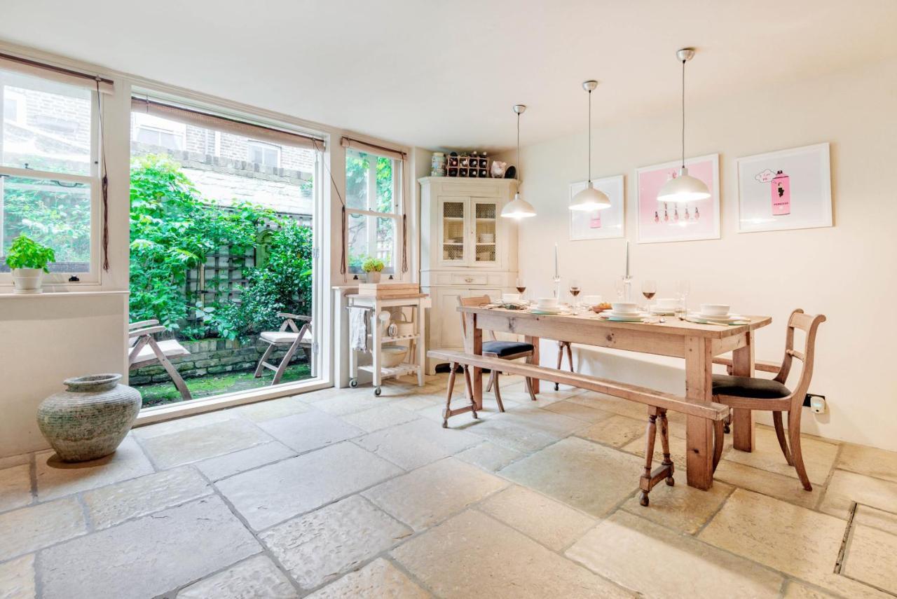 Traditional Townhouse Close To Battersea Park By Underthedoormat Appartement