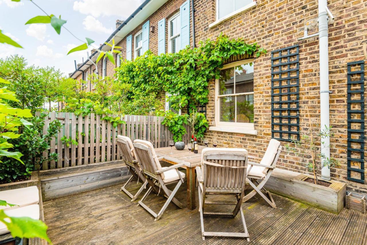 Traditional Townhouse Close To Battersea Park By Underthedoormat Appartement Londres