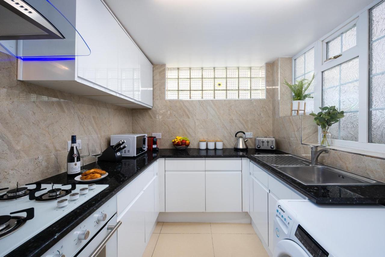 Spacious 4 Bedroom House Next To Kensington Palace * London
