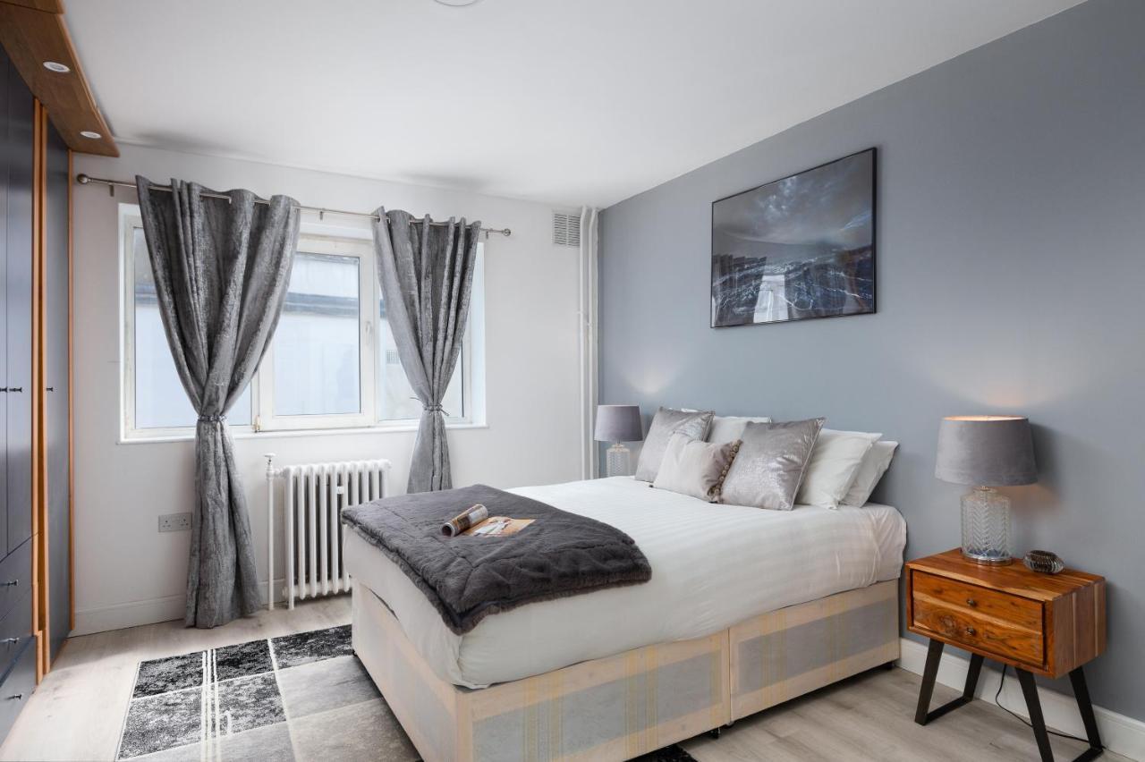 Spacious 4 Bedroom House Next To Kensington Palace London
