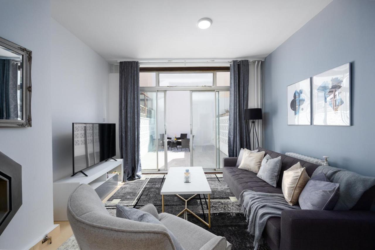 Spacious 4 Bedroom House Next To Kensington Palace Apartment *