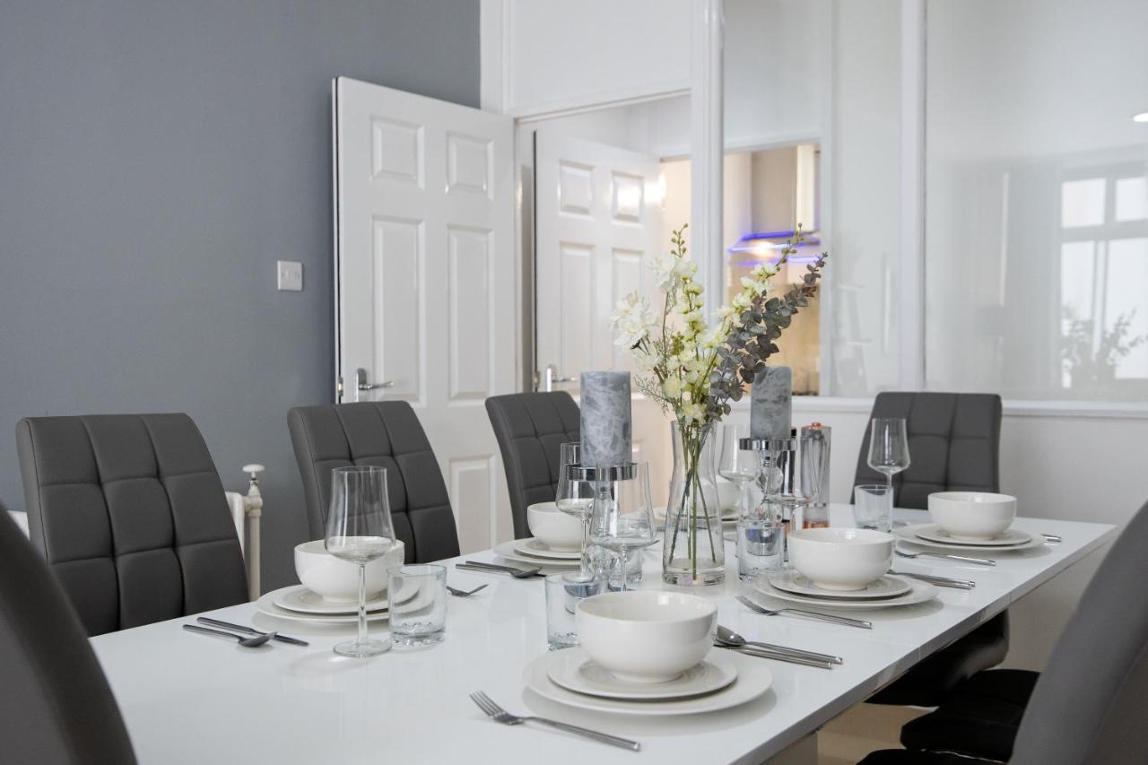 Spacious 4 Bedroom House Next To Kensington Palace Apartment *