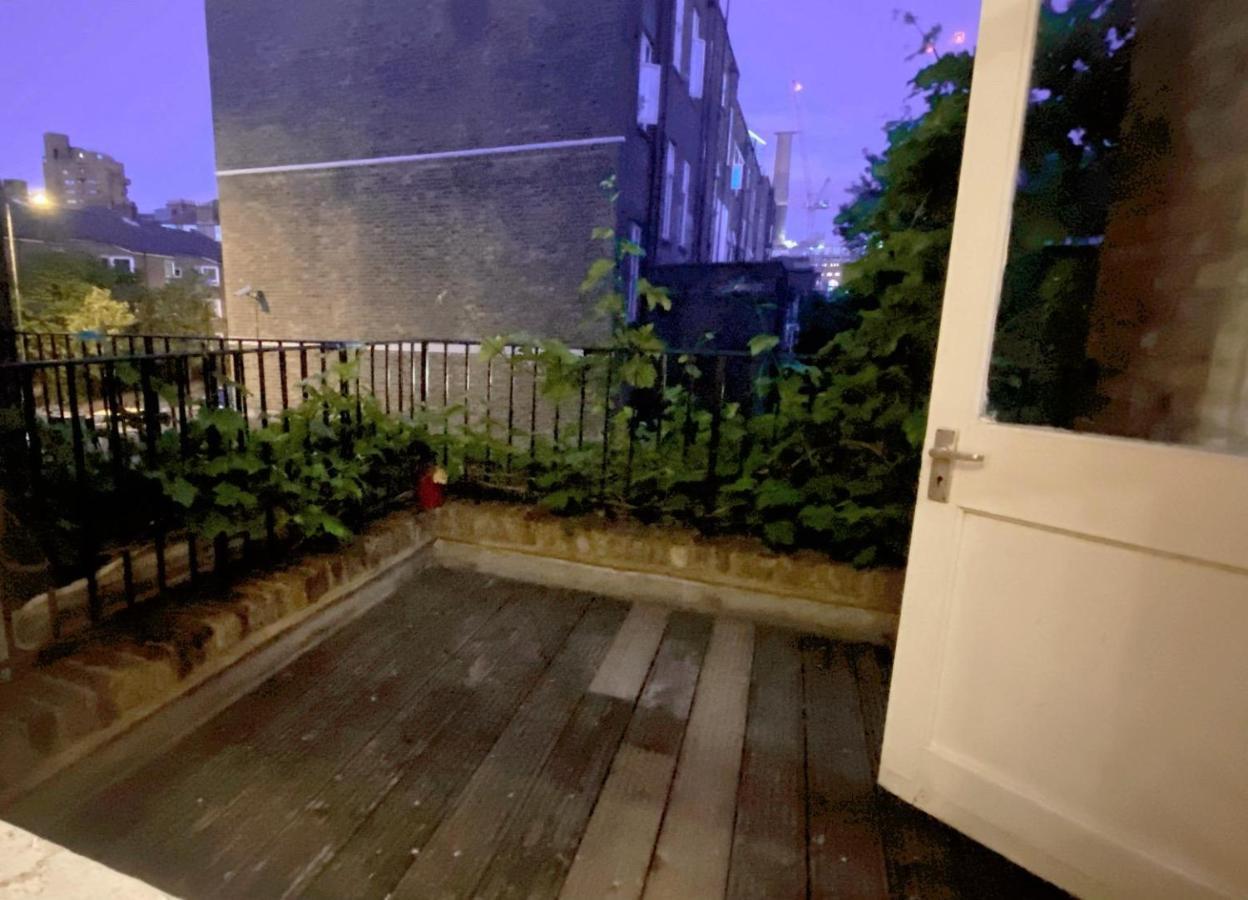 Spacious 1-bedroom Flat With Private Balcony, Patio, And Traditional Decor In Prime Chelsea Location Apartamento