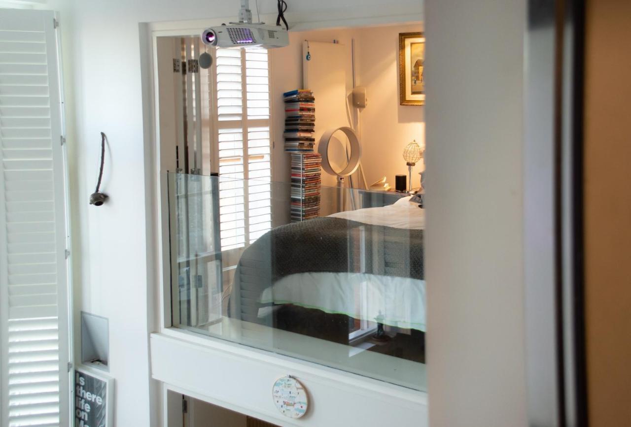 2 Bedrooms With Wifi At Greater