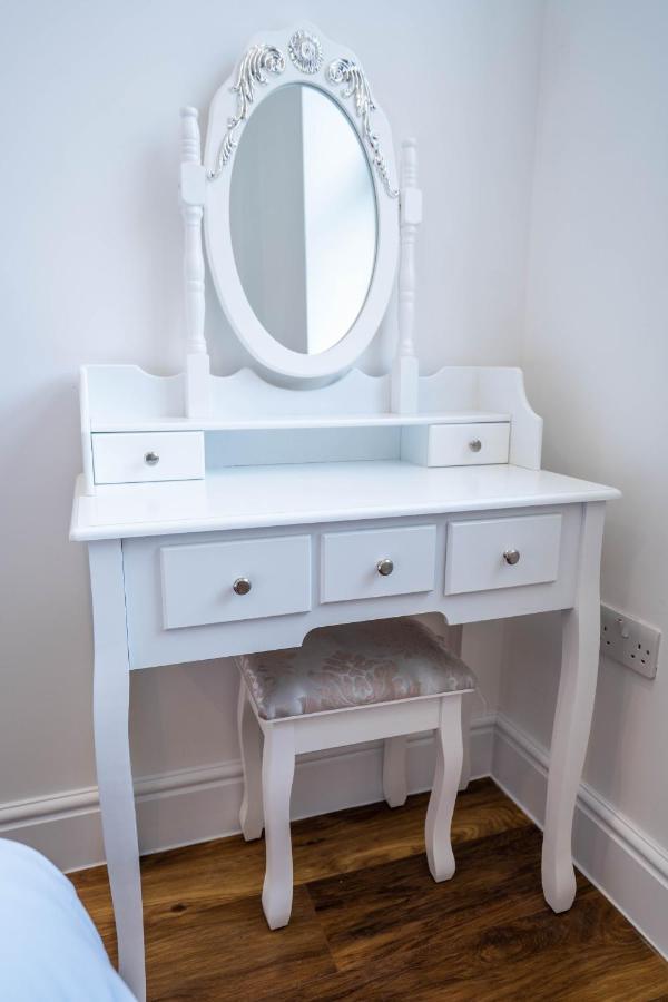 Lovely New 1 Bedroom In Stratford! Appartement *