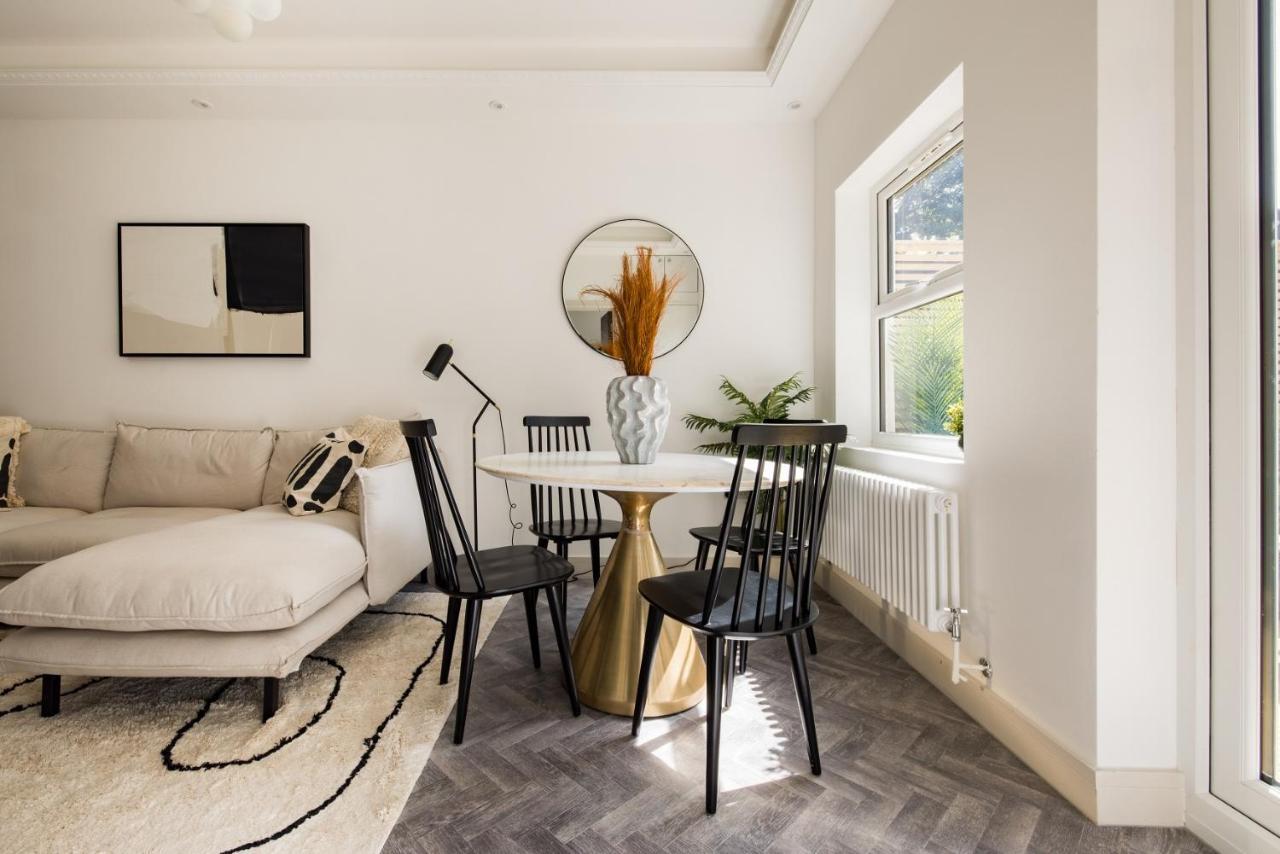 The Battersea Secret - Trendy 3bdr Flat With Patio Londen
