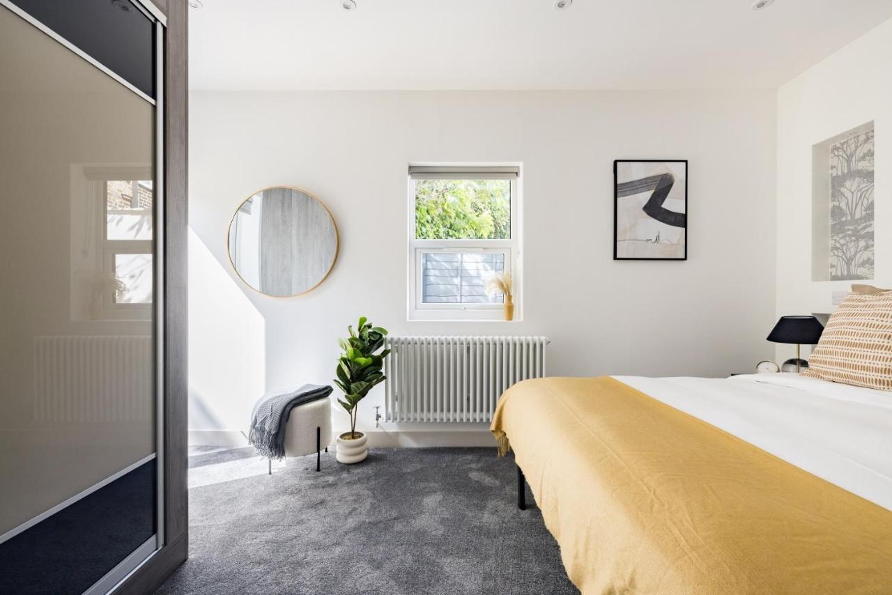 The Battersea Secret - Trendy 3bdr Flat With Patio Londen