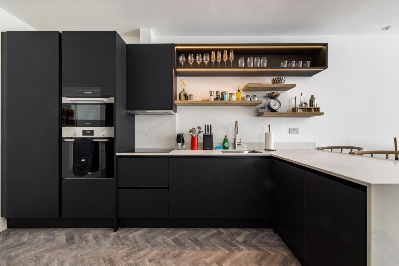The Battersea Secret - Trendy 3bdr Flat With Patio *
