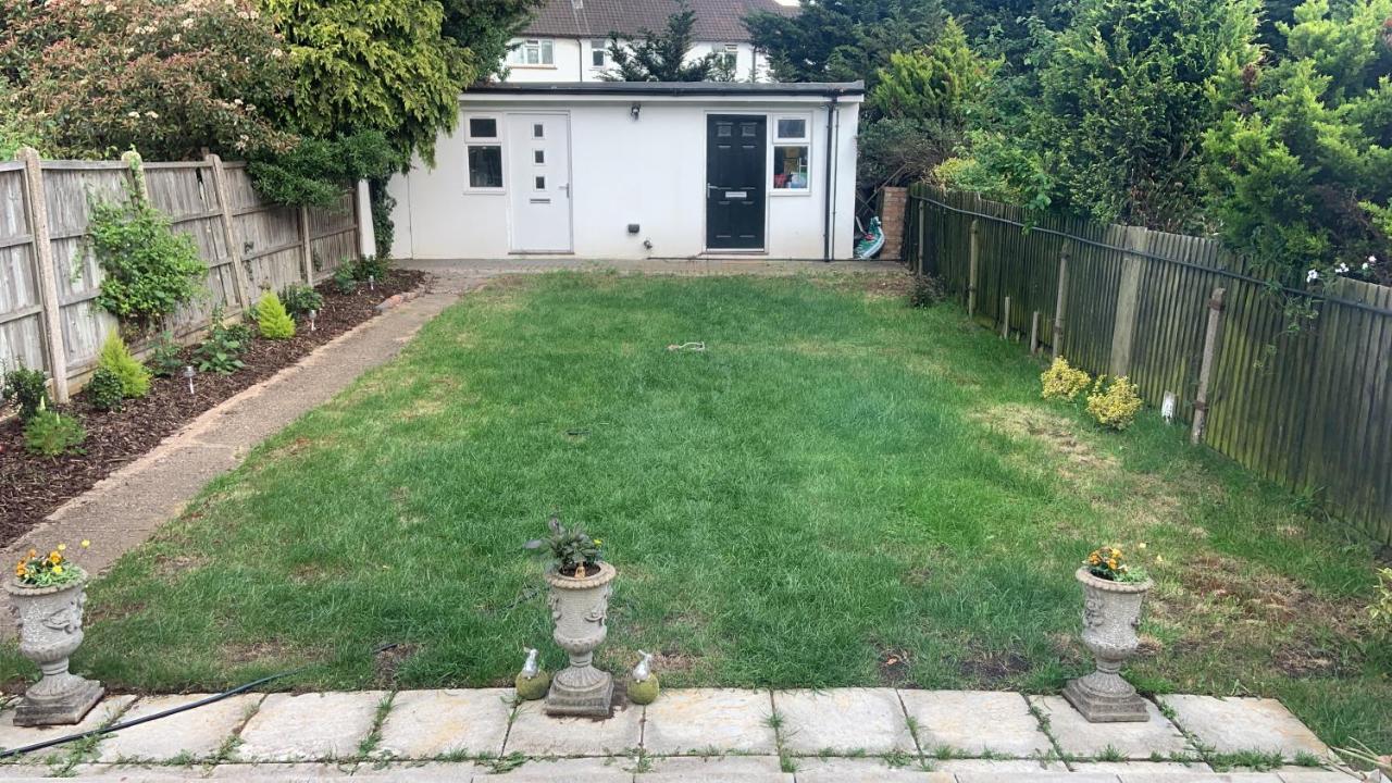 Beautiful Self Contained Studio Apartment *