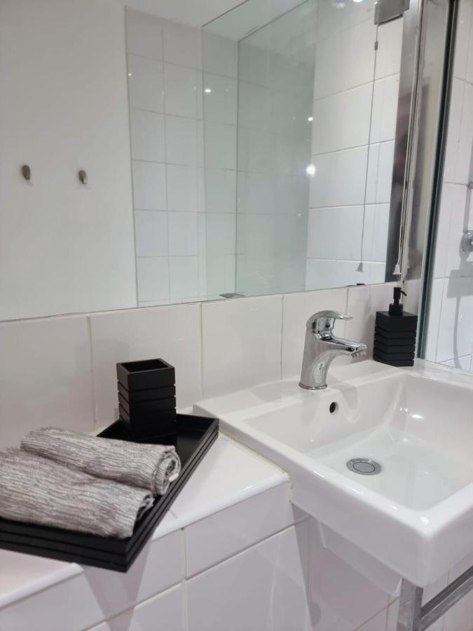 Apartamento City Stays - Modern 2 Bedroom With Free Parking And Gym Access *
