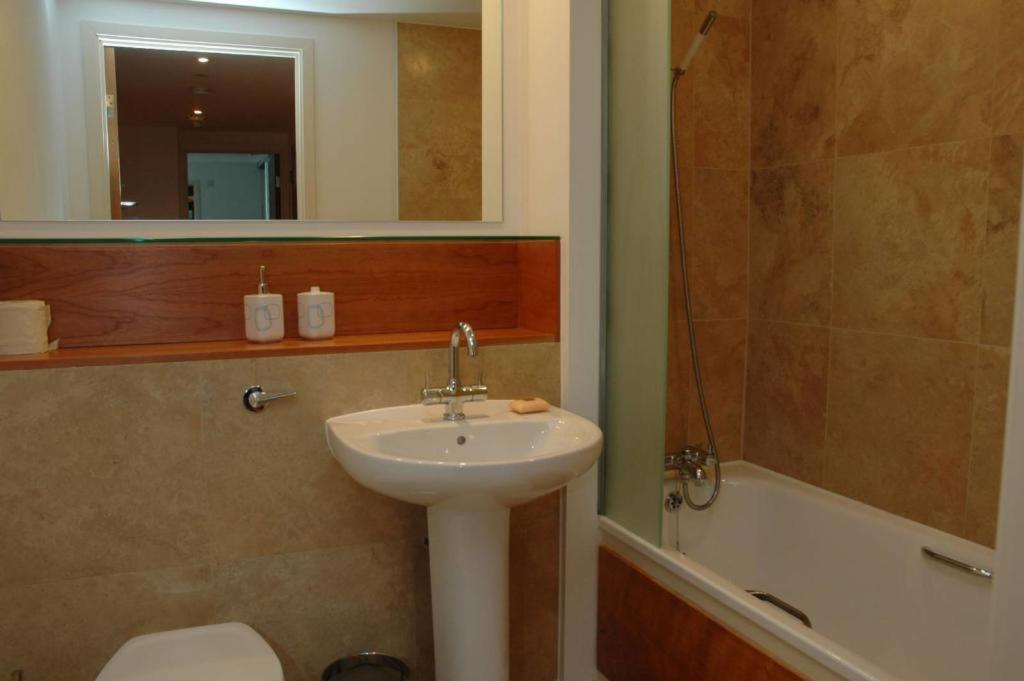 2 Bed 2 Bath Luxury In Apartment *