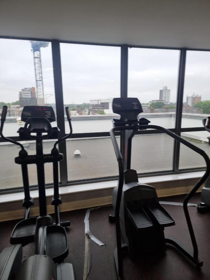 City Stays - Modern 2 Bedroom With Free Parking And Gym Access *