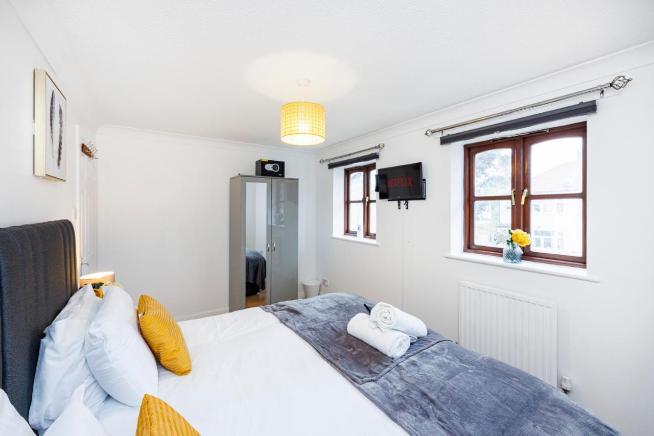 Lovely 2 Bd Hse With Parking Near Excel * London