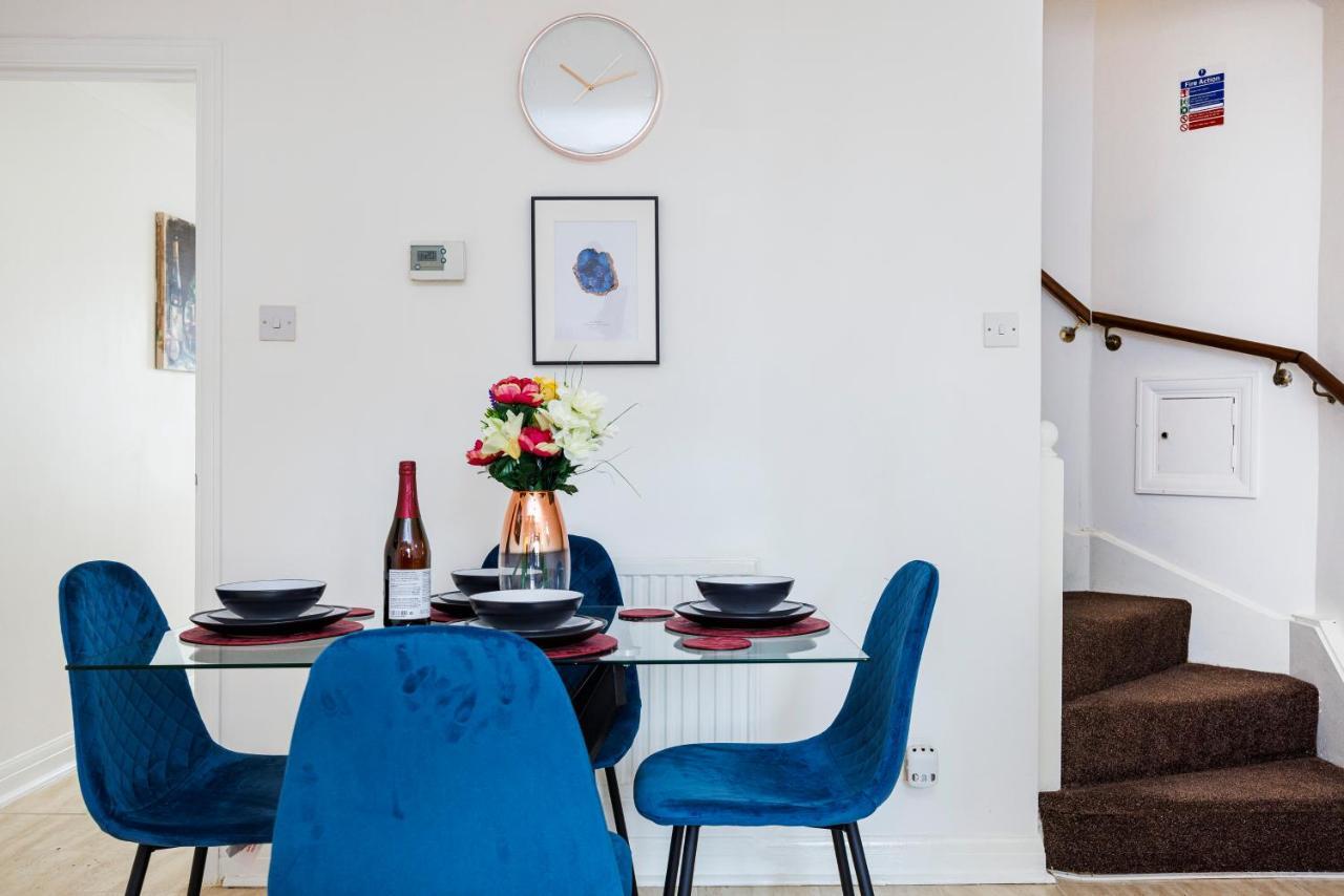 Lovely 2 Bd Hse With Parking Near Excel Apartment