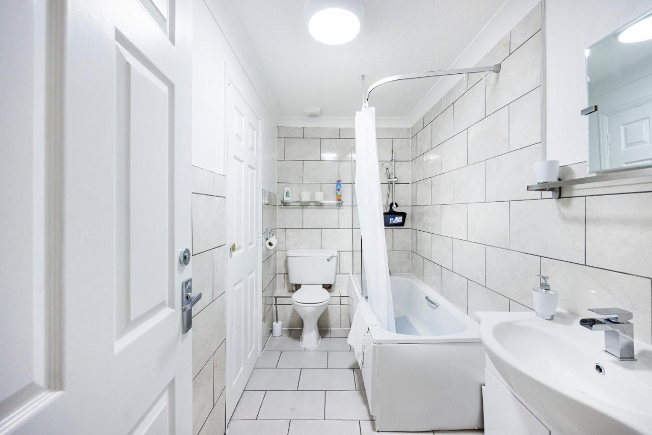 Lovely 2 Bd Hse With Parking Near Excel Apartment London