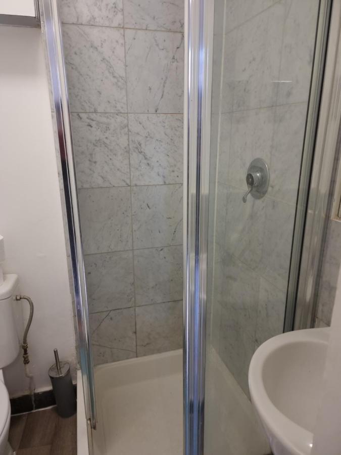 F8-mezzanine 1st Floor Flat Fits 3 Near Paddington London