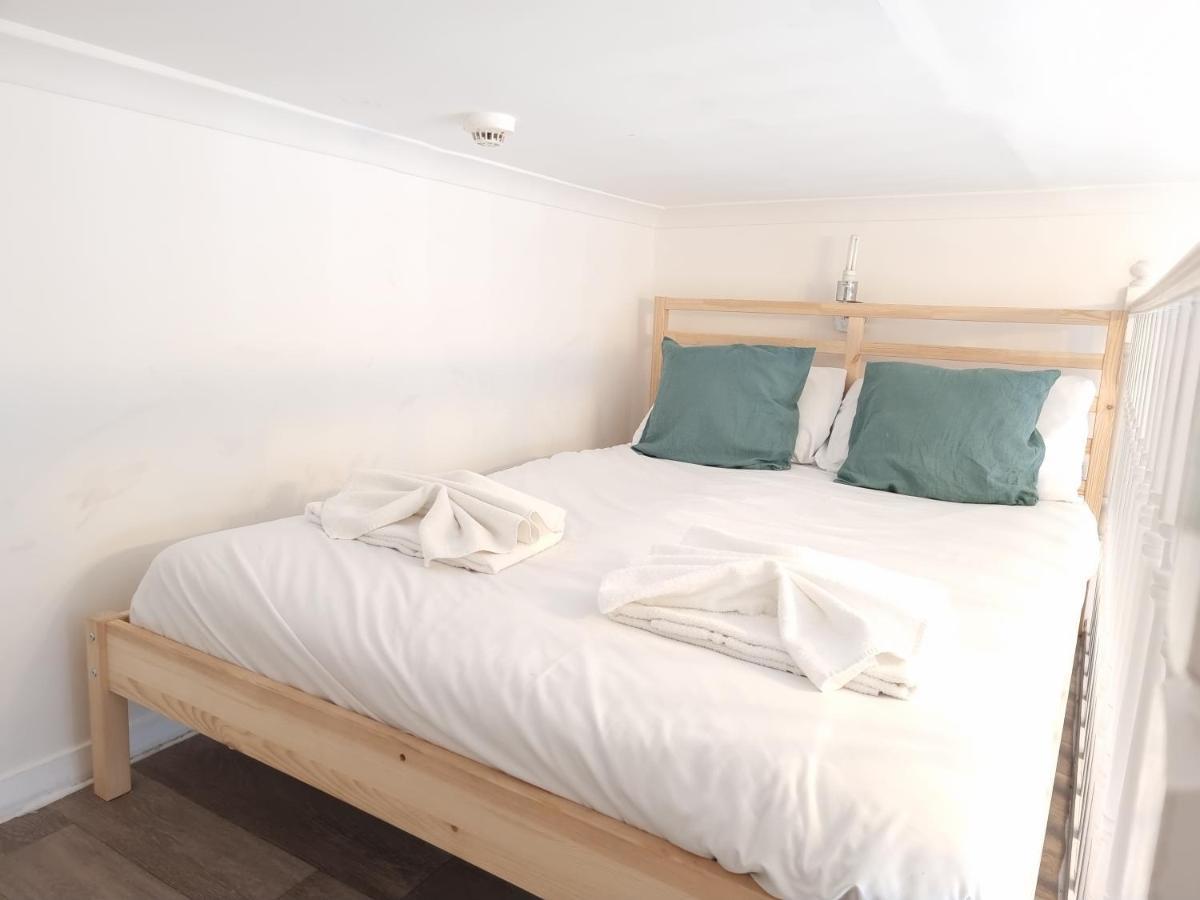 F8-mezzanine 1st Floor Flat Fits 3 Near Paddington London