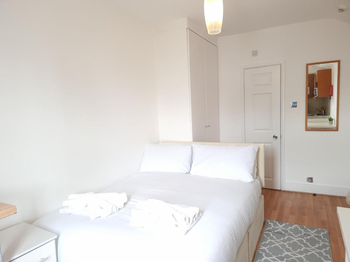 F20- 4th Floor Studio Fits 2 Near Paddington