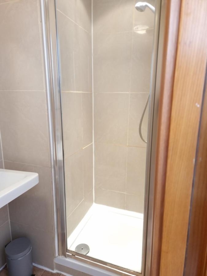 F302- 3rd Floor Studio Fits 2 Near Hyde Park London