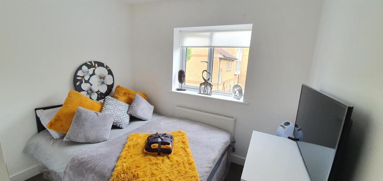 Trendy, Modern Garden Posh Peckham * Londres