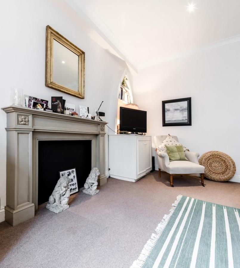 Bright 2 Bedroom 2 Bath Garden Flat In Victoria Londres