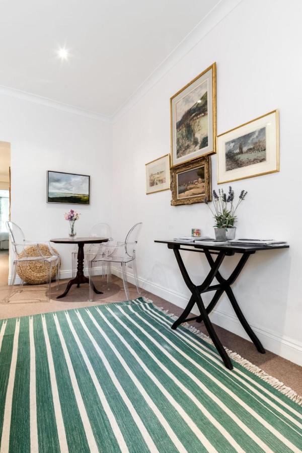Bright 2 Bedroom 2 Bath Garden Flat In Victoria Londres